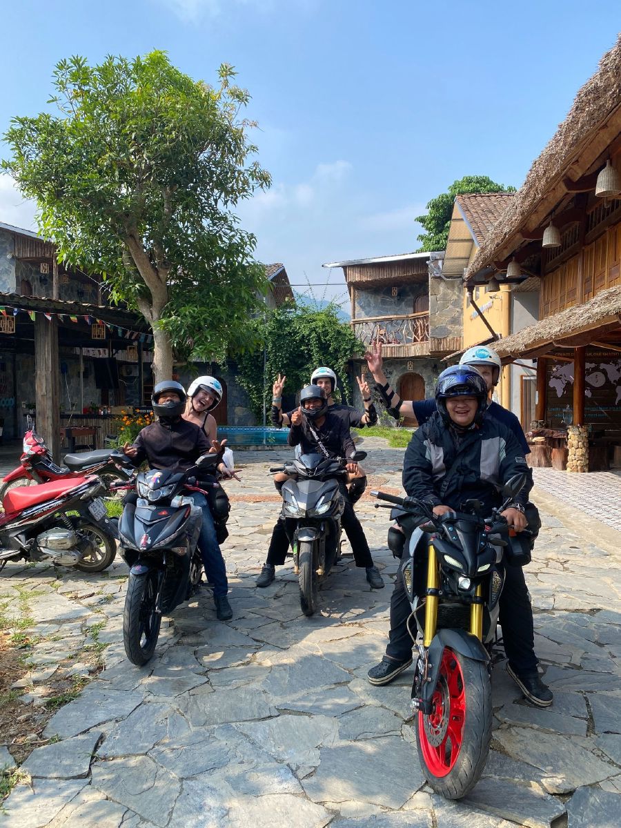 easy rider loop tours motorbikes homestay Easy-Rider-drivers-and-guests-on-motorbikes-at-a-Loop-Tours-homestay
