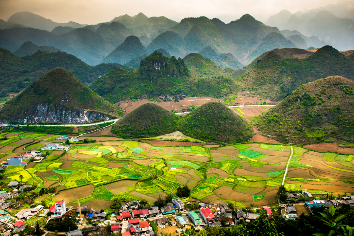 Núi đôi Quản Bạ.jpg