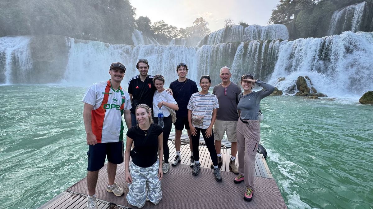 ban gioc waterfall bamboo raft guests Guests-on-a-bamboo-raft-at-Ban-Gioc-Waterfall-Cao-Bang-Loop