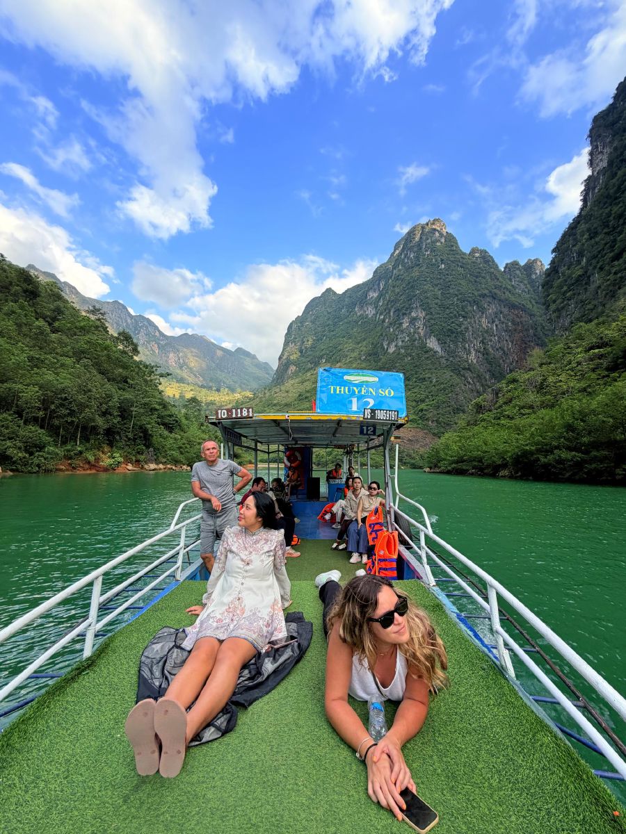 nho que river boat ride ha giang Boat-ride-on-the-Nho-Que-River-canyon-during-the-Ha-Giang-Loop