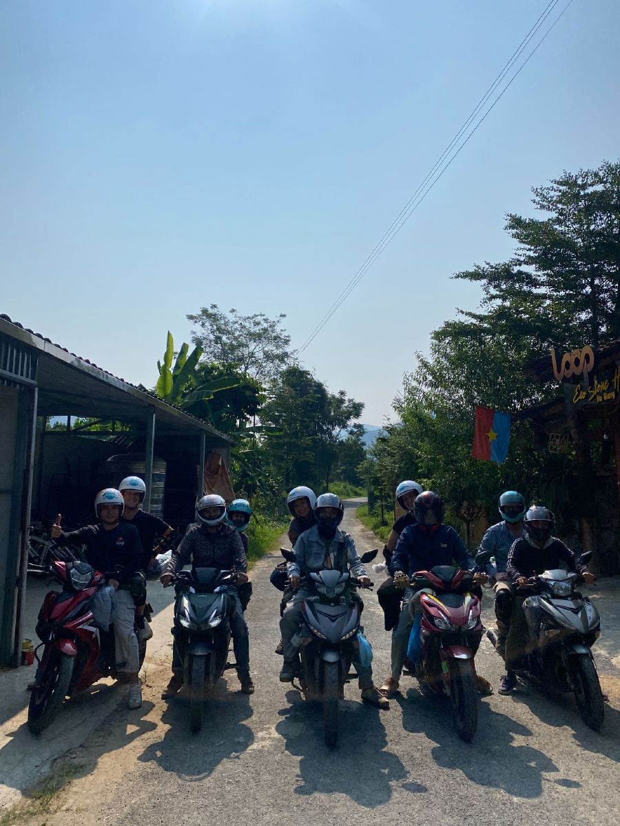 easy rider loop tours motorbikes homestay Easy-Rider-drivers-and-guests-on-motorbikes-at-a-Loop-Tours-homestay